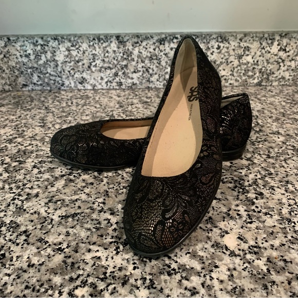 SAS Scenic Slip-on Ballet Flat in Black Lace size 7 - Picture 1 of 12